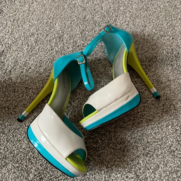 Platforms - Picture 4 of 5